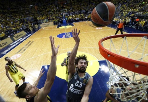 Bandeja de Llull en uno de los partidos disputados en Estambul.