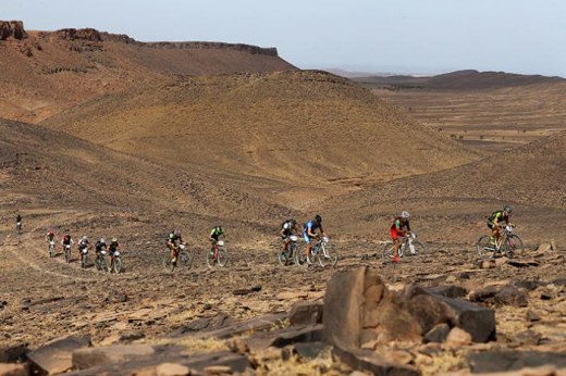 Momento de la sexta etapa disputada en el desierto de Marruecos (Fotos: Titan Desert)