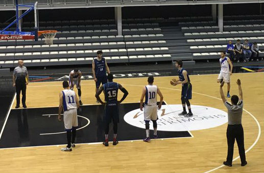 Tiro libre del Andorra en un momento del partido (Foto: MoraBanc Andorra)