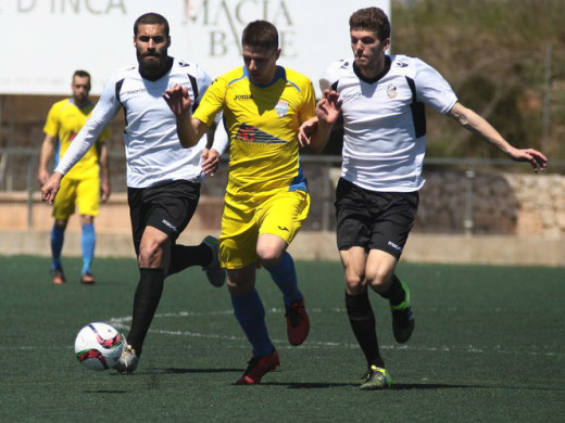 (Fotos) El Mercadal gana en Inca y enciende la llama del play off