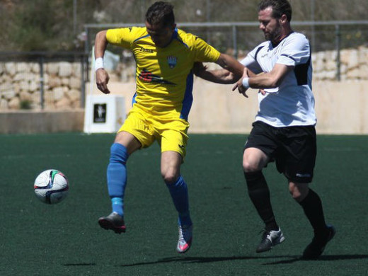 (Fotos) El Mercadal gana en Inca y enciende la llama del play off