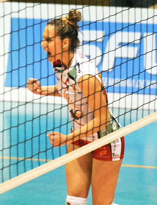 Raquel Brun celebra un punto en un partido de la pasada temporada (Foto: Tolo Mercadal)