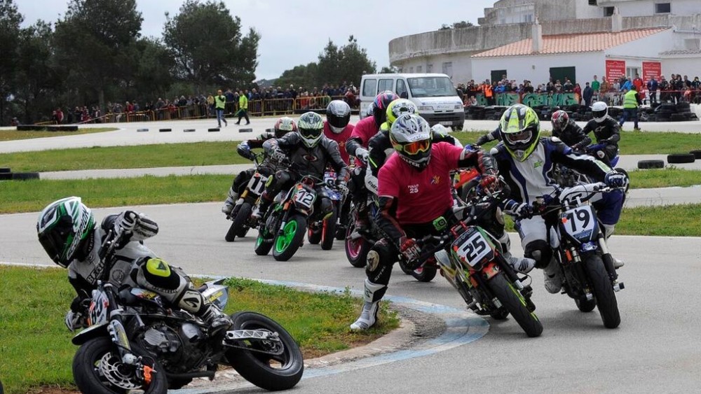 Momento de la prueba de pitbikes que contó con una gran respuesta del público (Fotos: Tolo Mercadal)