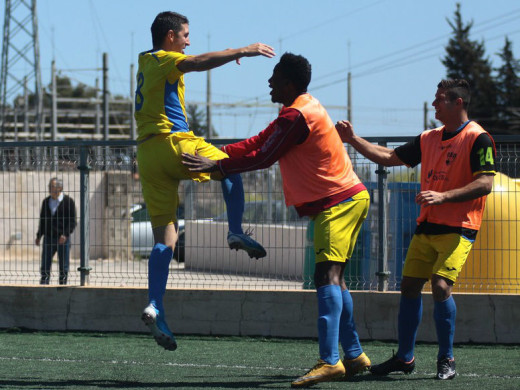 (Fotos) El Mercadal gana en Inca y enciende la llama del play off