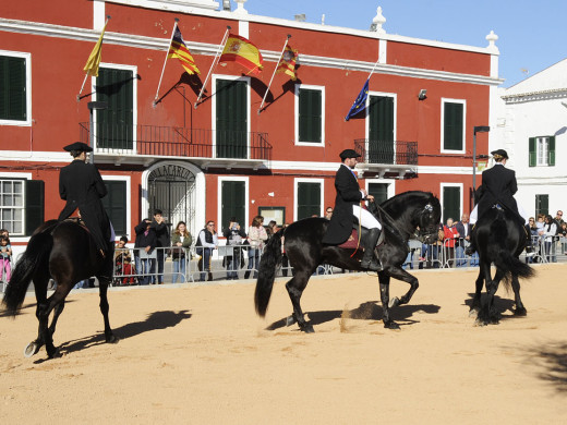 La feria de abril luce caballos menorquines (vídeo y fotos)