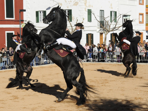 La feria de abril luce caballos menorquines (vídeo y fotos)