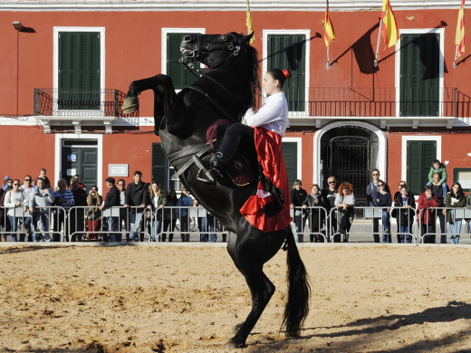 La feria de abril luce caballos menorquines (vídeo y fotos)