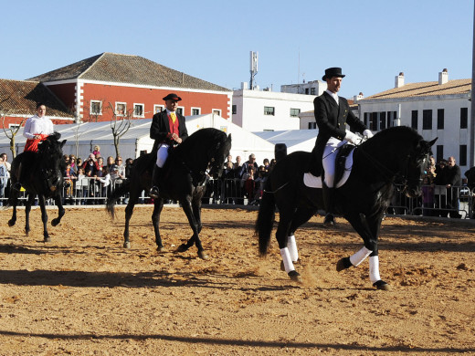 La feria de abril luce caballos menorquines (vídeo y fotos)