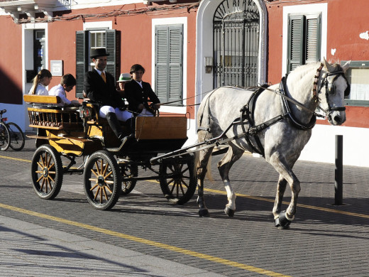 La feria de abril luce caballos menorquines (vídeo y fotos)