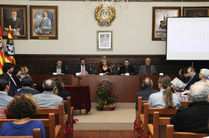 El acto se desarrolló en el salón principal del consistorio.