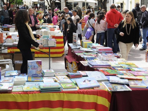 Sant Jordi ya se vive en Maó (Fotos)