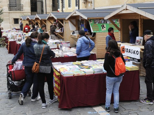 Sant Jordi ya se vive en Maó (Fotos)