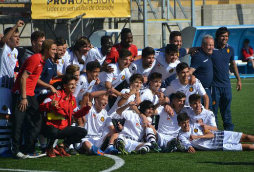 Celebración del Mallorca tras el título (Foto: sportsdecanostra.com)