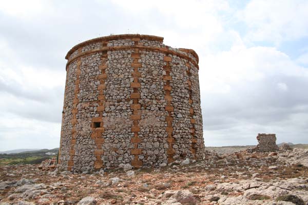 La Torre de defensa de Sanitja es uno de los lugares visitados por el autor del reportaje