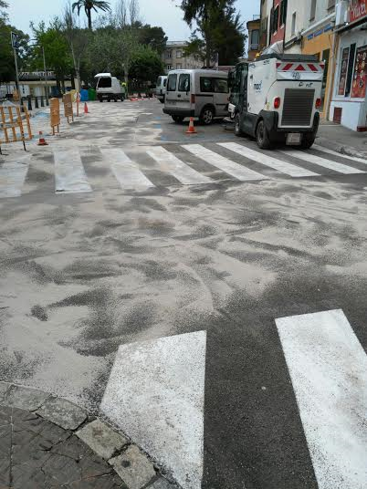 Los operarios han tenido que actuar en la zona afectada (Fotos: Jesús)