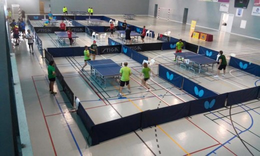 Imagen de las partidas de tenis de mesa en Es Castell (Fotos: IGA)