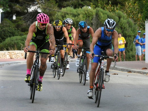 (Fotos) Nil y Laia Riudavets vuelan en el Duatló de Es Castell