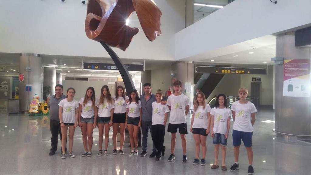 Expedición del Físics Ciutadella en el Aeropuerto de Menorca (Foto: Físics Ciutadella)