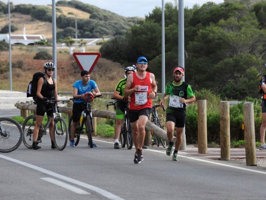 (Fotos) Atletismo y fiesta en Fornells