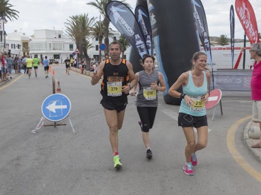 (Fotos) Atletismo y fiesta en Fornells