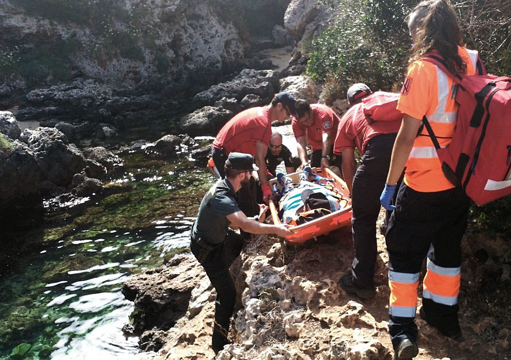 Un momento del rescate de Cala Rafalet.