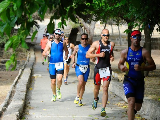 (Fotos) Nil y Laia Riudavets vuelan en el Duatló de Es Castell