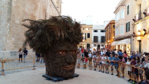 La Cara Vegetal antes de ser quemada en la plaza de la Catedral.