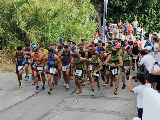 (Fotos) Nil y Laia Riudavets vuelan en el Duatló de Es Castell