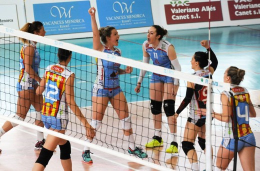 Celebración de un punto ante el Volley Madrid (Foto: Tolo Mercadal)