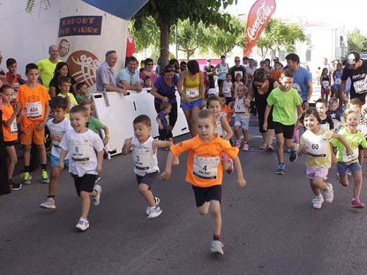 (Fotos) Calor, atletismo y diversión en la Milla d’Es Castell