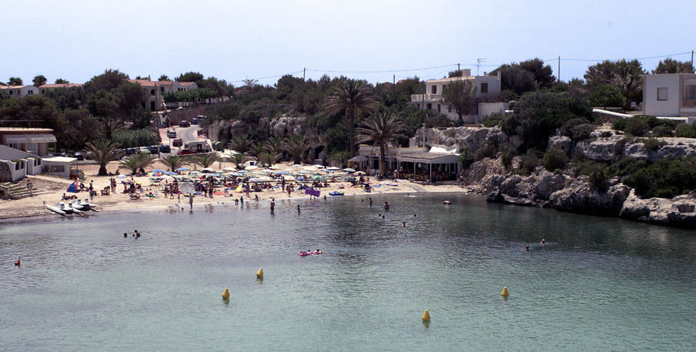 Imagen de la playa de Sa Caleta en Ciutadella