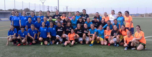 Imagen de los equipos de fútbol femenino en los Jocs Esportius Municipals