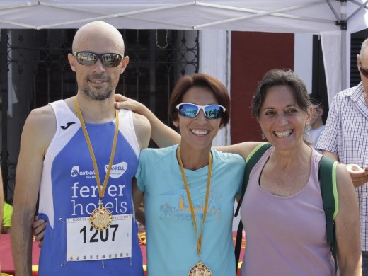 (Fotos) Calor, atletismo y diversión en la Milla d’Es Castell