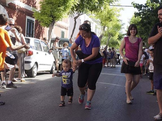 (Fotos) Calor, atletismo y diversión en la Milla d’Es Castell