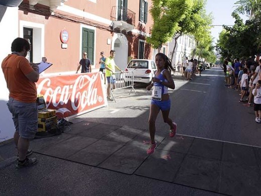 (Fotos) Calor, atletismo y diversión en la Milla d’Es Castell