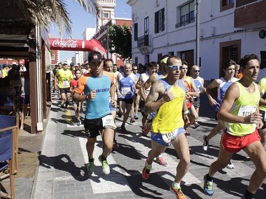 (Fotos) Calor, atletismo y diversión en la Milla d’Es Castell