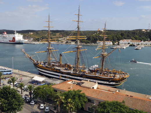 Así es el “Amerigo Vespucci”: el buque escuela que ha atracado este jueves en Maó