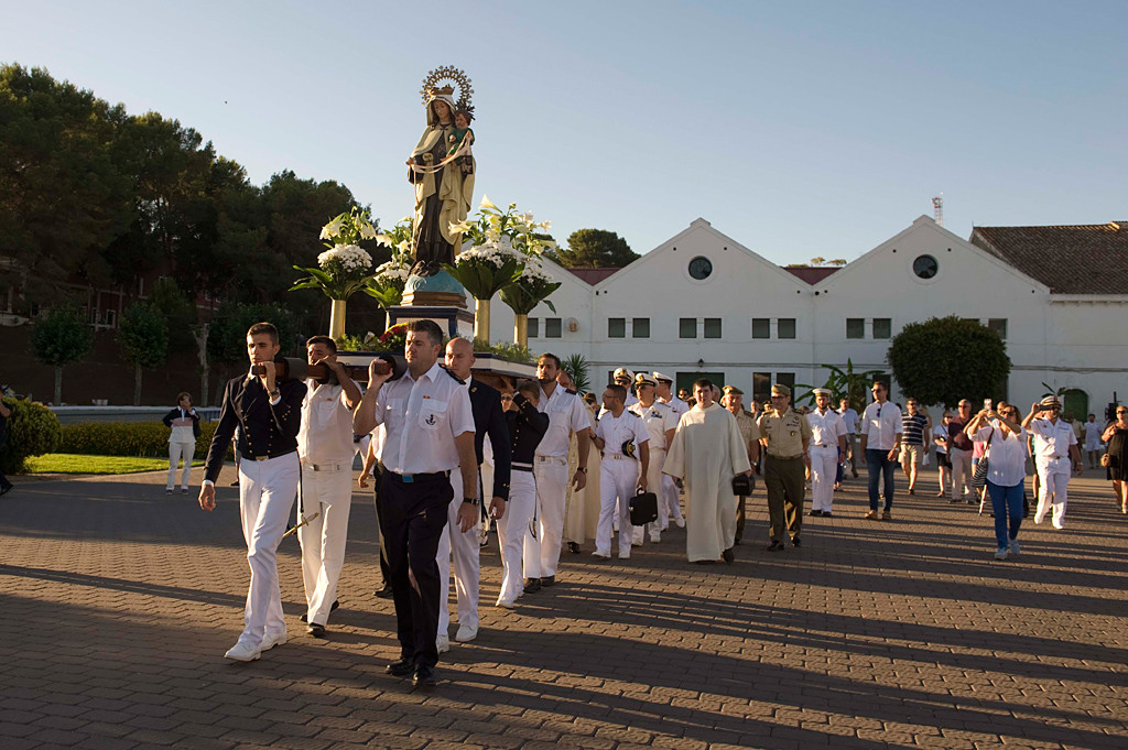 La Virgen salió de la Base Naval.