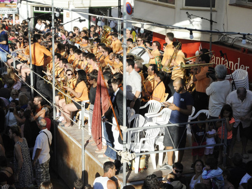 Explosión de fiesta en Es Mercadal