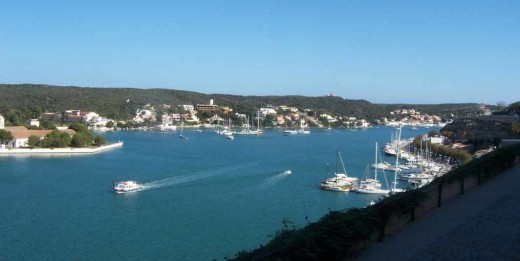 Imagen panorámica del puerto de Maó.