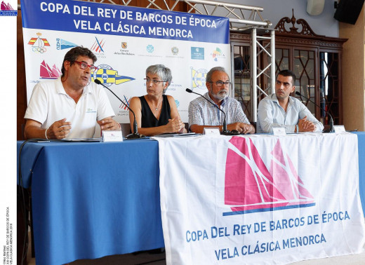 Momento de la presentación de la Copa del Rey.