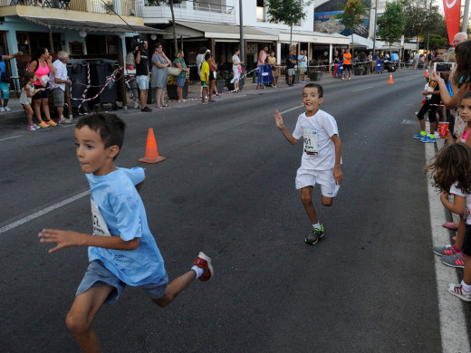 (Fotos) Atletismo y diversión en Maó