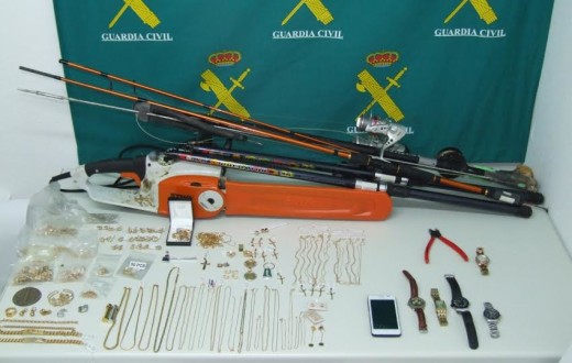 Muestra de algunos objetos recuperados (Foto: Guardia Civil)