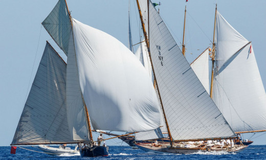 Varios veleros, en un momento de la regata (Fotos:  Vela Clásica)