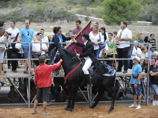 (Fotos) Cala en Porter ya vive su fiesta