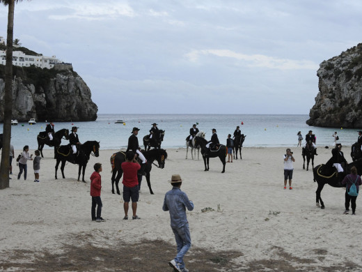 (Fotos) Cala en Porter ya vive su fiesta