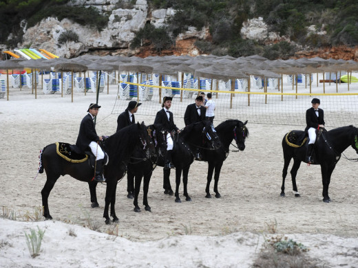 (Fotos) Cala en Porter ya vive su fiesta