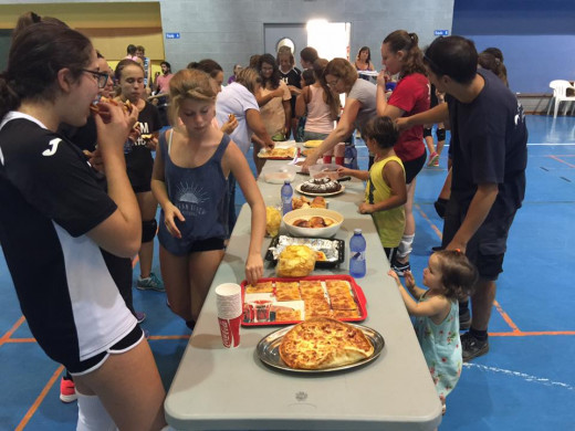 (Fotos) Fiesta y voleibol en Maó