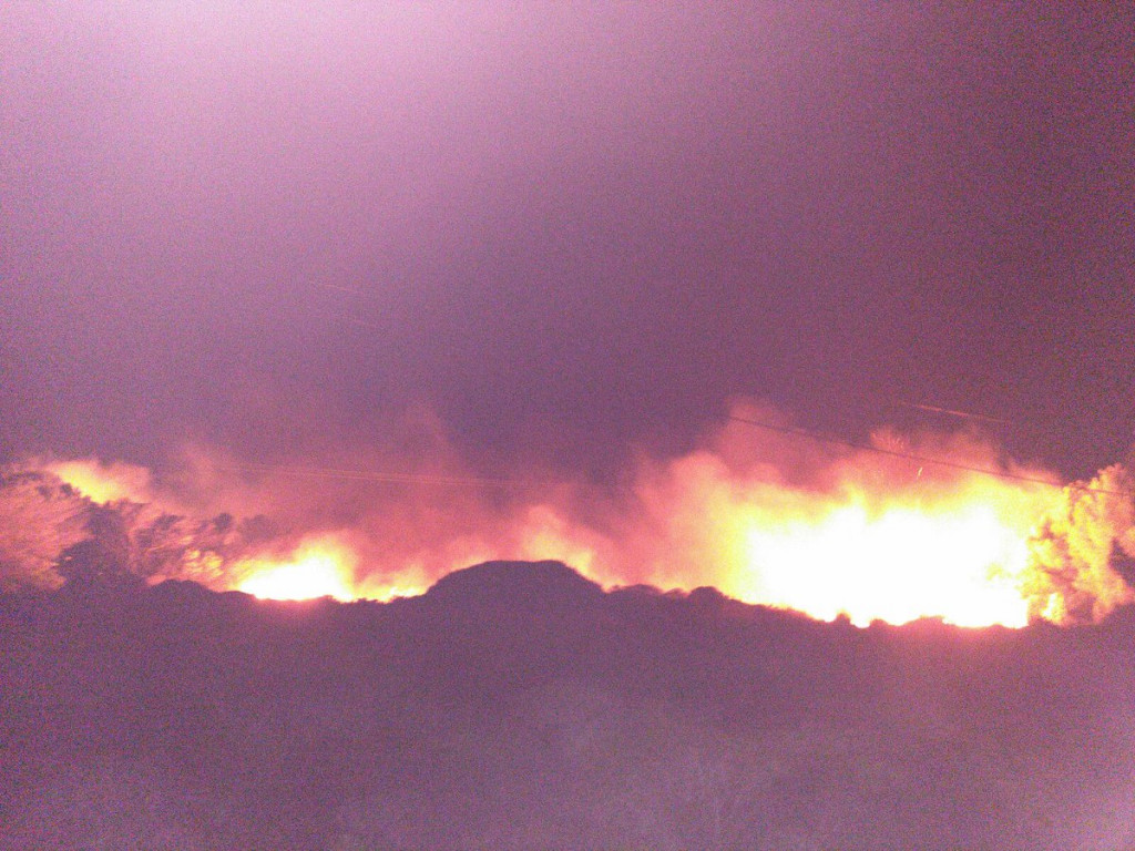 Imagen del fuego iniciado esta noche.