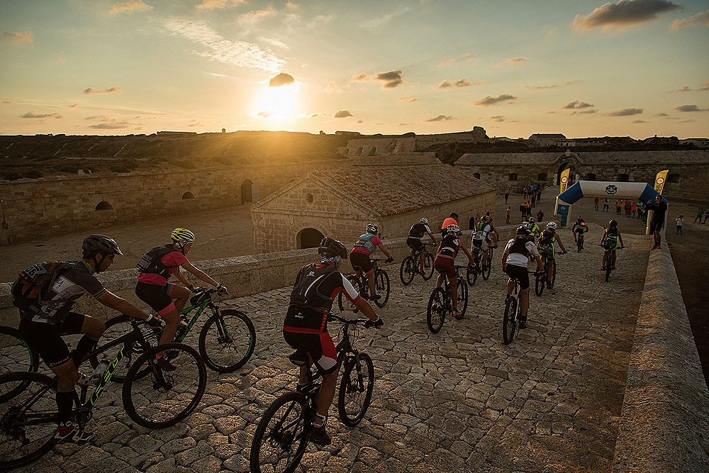 Salida de la Epic Trail en La Mola de Maó (Fotos:  Guillem Casanova)